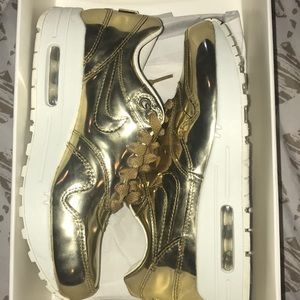 Nike Liquid Metallic Gold Air Max 1